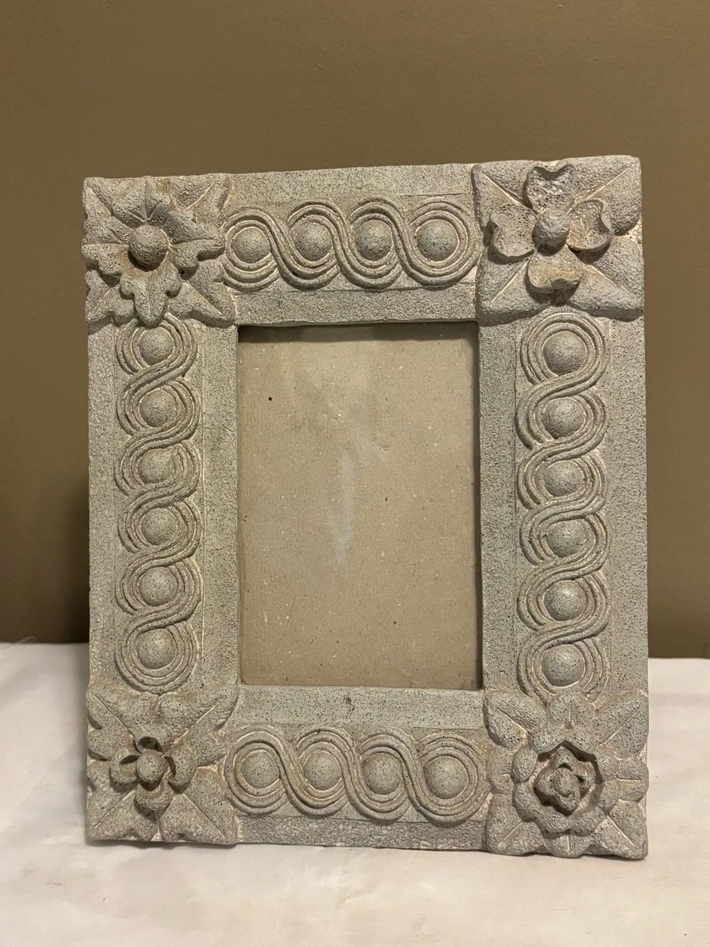 Decorative Stone-Effect Floral Picture Frame
